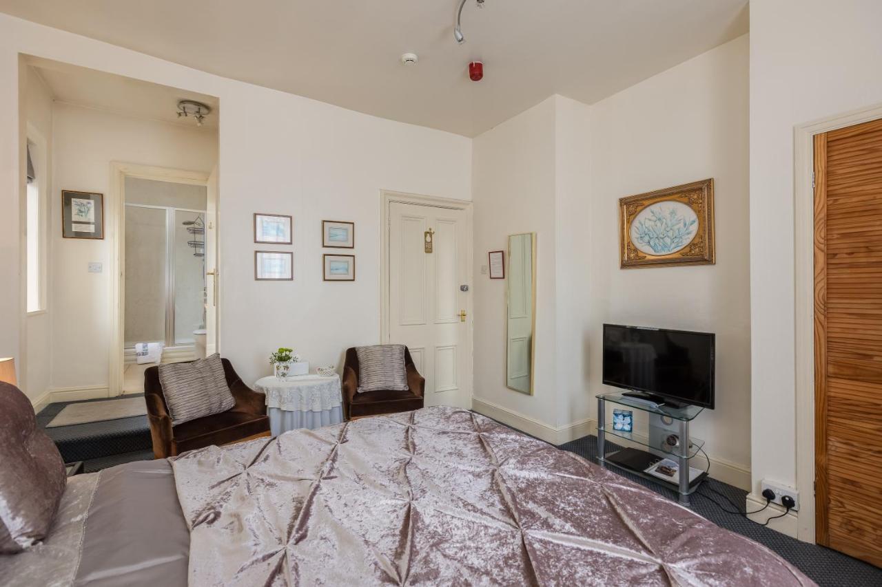 Crossways Bed & Breakfast 3*