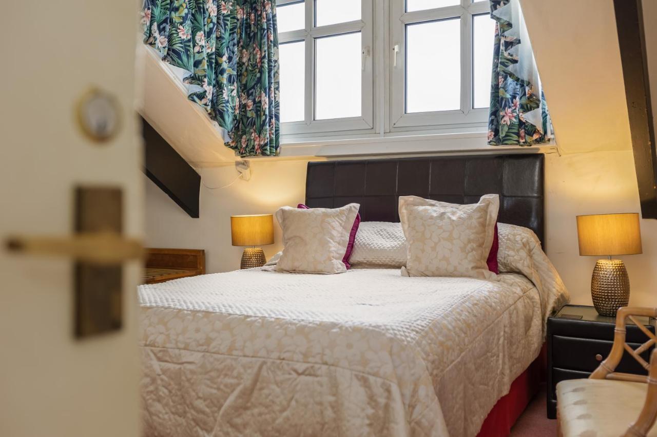 Bed & Breakfast Crossways 3*