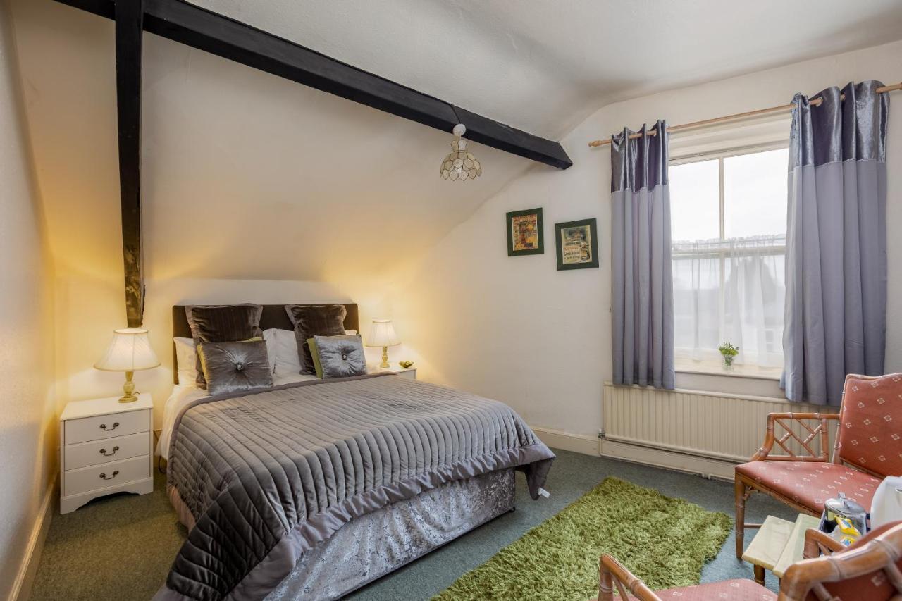 Crossways Bed & Breakfast