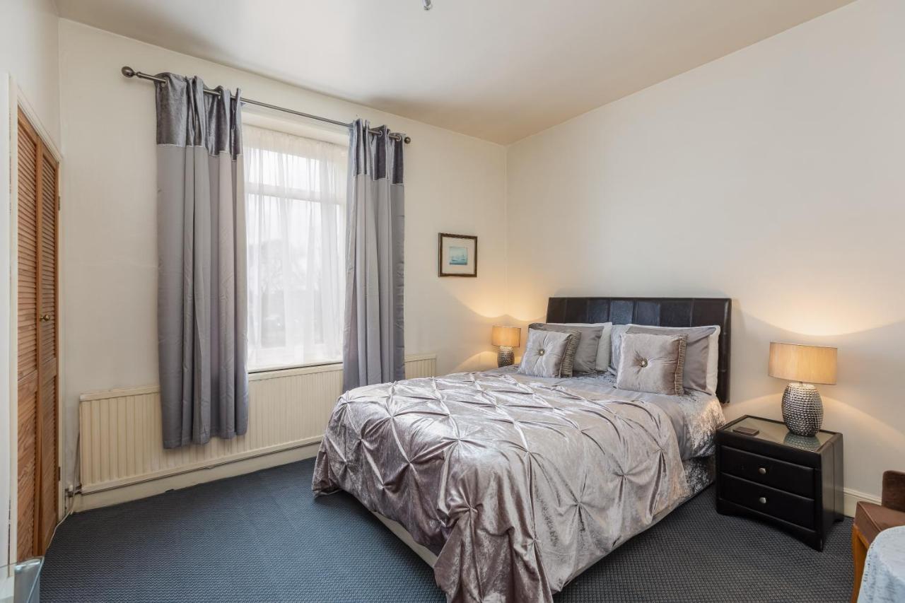 Bed & Breakfast Crossways 3*