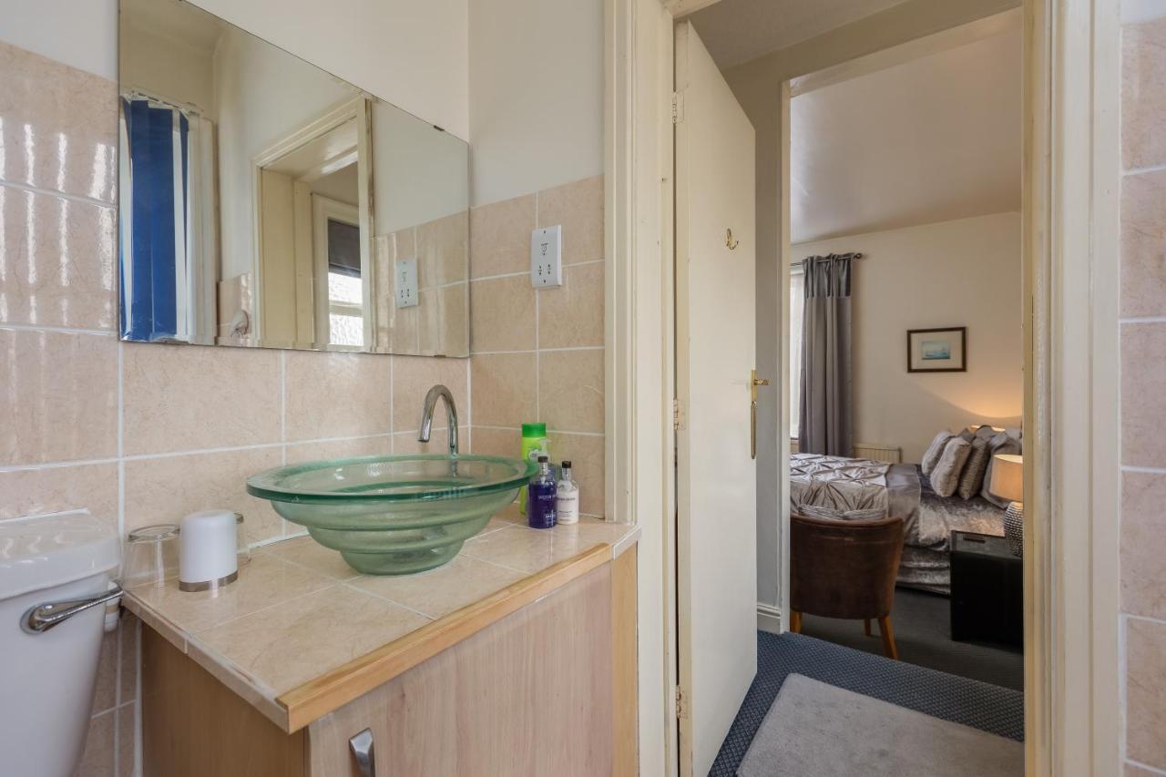 Crossways Bed & Breakfast 3*